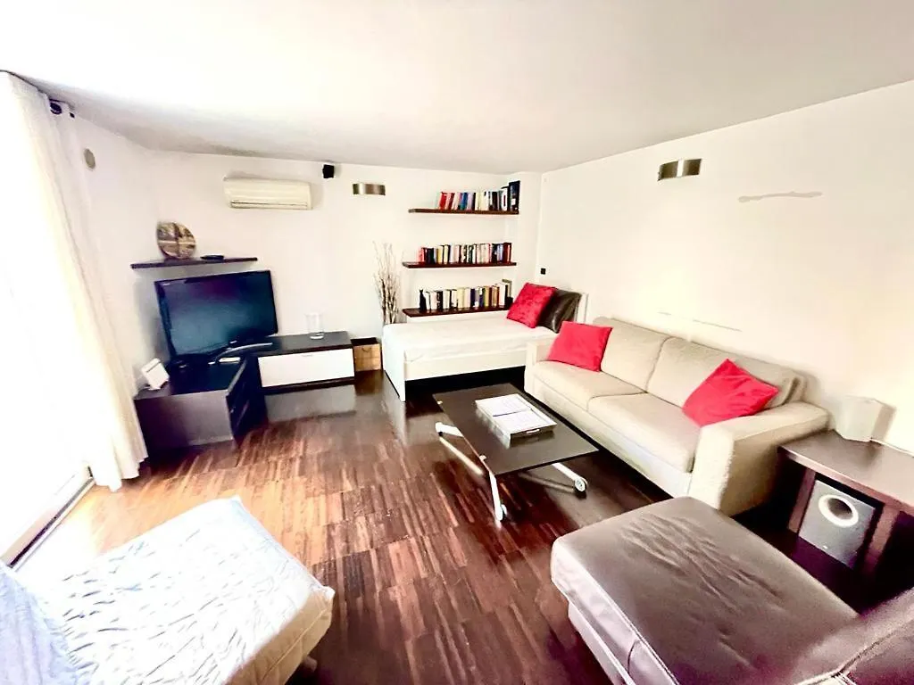 Top House Murat Con Idromassaggio Bari 0*,  Italy